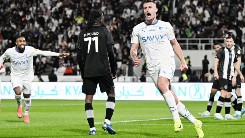 الهلال يتجاوز الشباب في قمة الدور الأول بالدوري السعودي