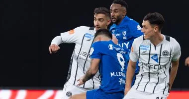 الهلال يحقق انتصاراً على الشباب بهدف ليوناردو ويستمر في ملاحقة الهلال يحسم قمة الشباب بهدف ليوناردو ويواصل مطاردة النصر.. فيديو