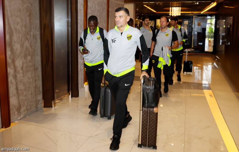 بنزيما يغيب عن لقاء الخليج بسبب استبعاده من القائمة المسافرة