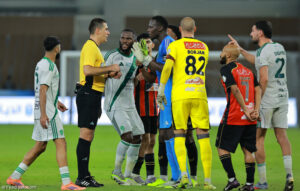 تحكيم رادي أوبرينوفيتش يظلم الأهلي في مباراة الرياض بالأخطاء الكثيرة تحكيم رادي أوبرينوفيتش يظلم الأهلي في مباراة الرياض بالأخطاء الكثيرة