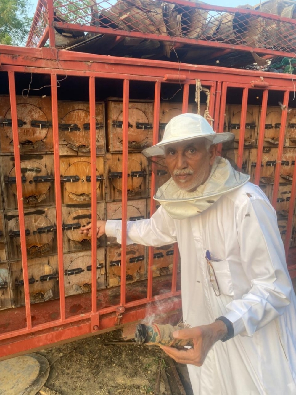 تهامة عسير تترقب عسل السدر: موسم وفير ينعش آمال المزارعين تهامة عسير تترقب عسل السدر: موسم وفير ينعش آمال المزارعين والمستهلكين