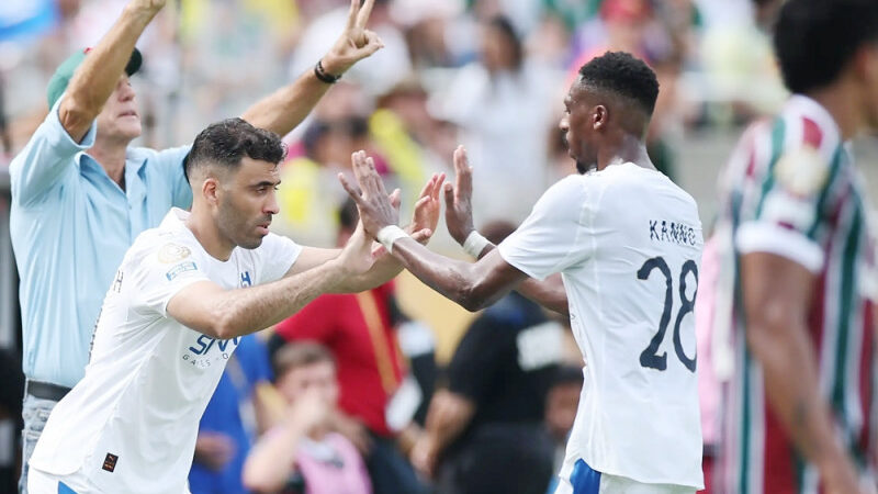 ثمانية لاعبين أجانب مثلوا الهلال والشباب وحمد الله في الواجهة