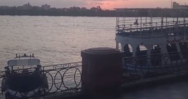 جمال مذهل لغروب الشمس ينعكس على نهر النيل الخلاب جمال مذهل لغروب الشمس ينعكس على نهر النيل الخلاب