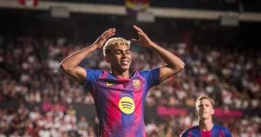 كيف استقبلت جماهير ريال مدريد لامين يامال فى الكلاسيكو.. فيديو