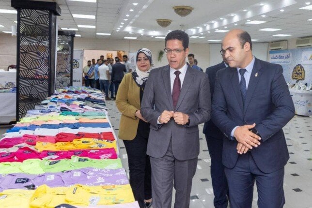 رئيس جامعة بنها يشيد بافتتاح معرض “دكان الفرحة” للملابس الجديدة رئيس جامعة بنها يفتتح معرض «دكان الفرحة» للملابس الجديدة