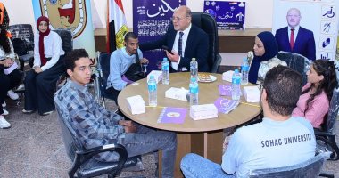 رئيس جامعة سوهاج يجتمع بالطلاب ذوي الإعاقة لمشاركة وجبة الغداء رئيس جامعة سوهاج يجتمع بالطلاب ذوي الإعاقة لمشاركة وجبة الغداء قلبًا وقالبًا