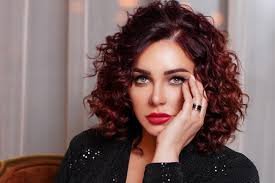 سلاف فواخرجي بعد استقرارها في مصر: «السلام عقيدة وطن وإرادة شعب»