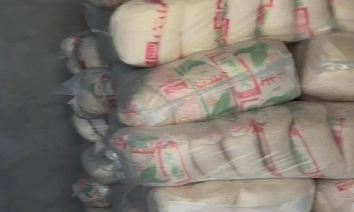 ضبط 17 طنًا من المواد الغذائية والأعلاف المجهولة المصدر في ضبط 17 طن مواد غذائية وأعلاف مجهولة المصدر بالشرقية