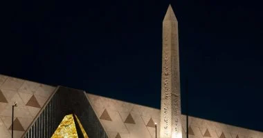 عرض احتفال المتحف المصري الكبير في 14 موقع بأسوان عبر شاشات ضخمة