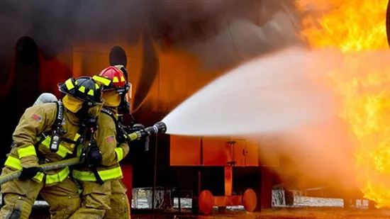 فرق الإطفاء تتمكن من السيطرة على حريق في شقة سكنية السيطرة على حريق شقة سكنية بقرية أبو مناع بقنا