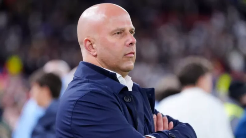 ليفربول يتخذ قرارا نهائيا بشأن مستقبل سلوت يدهش الجميع!