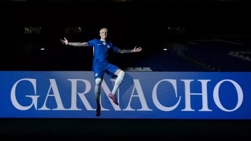 ماريسكا يساهم في تخفيف ضغوط اليونايتد ويثني على نجم الفريق الجديد