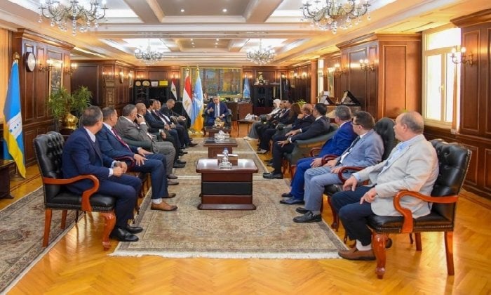 محافظ الإسكندرية يؤكد لأعضاء الشيوخ أهمية التعاون في تحقيق التنمية محافظ الإسكندرية لأعضاء الشيوخ: "تعاوننا الركيزة الأساسية لتحقيق التنمية المنشودة