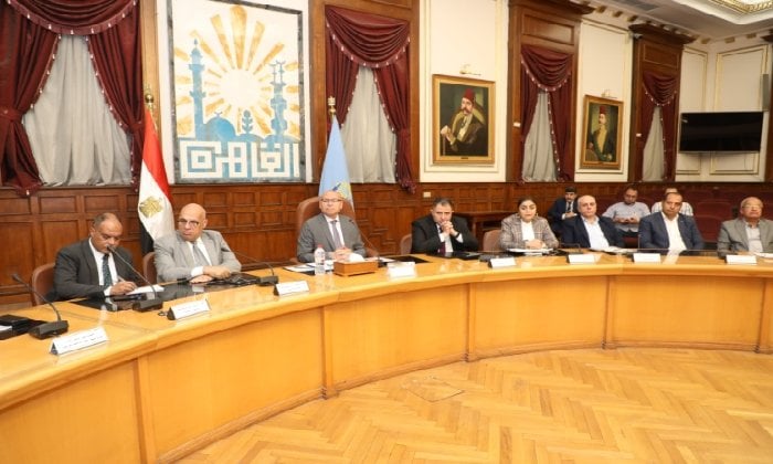 محافظ القاهرة يناقش مع ممثلي الغرف التجارية ضبط الأسعار في محافظ القاهرة يلتقي ممثلي الغرف التجارية واتحاد الصناعات لبحث آليات تنفيذ ضبط الأسعار في الأسواق