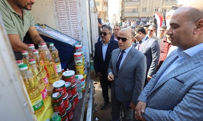 محافظ كفرالشيخ يقوم بجولة تفقدية في سوق اليوم الواحد بمدينة محافظ كفرالشيخ يتفقد سوق اليوم الواحد بالرياض