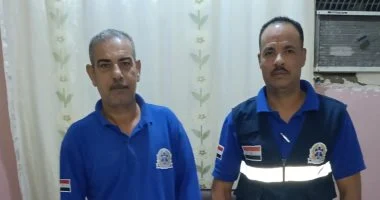 مسعف وسائق يعثران على 115 ألف وجوال بحادث بقنا ويسلمانها للشرطة