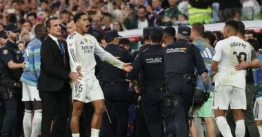 تفاصيل خناقة لاعبى ريال مدريد وبرشلونة بعد الكلاسيكو.. فيديو