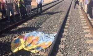 مصرع "بطل" المنيا.. خفير مزلقان يضحي بحياته لإنقاذ مواطن من قطار الموت مصرع "بطل" المنيا.. خفير مزلقان يضحي بحياته لإنقاذ مواطن من قطار الموت