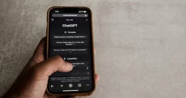 مليون شخص يستعينون بـChatGPT لطلب المساعدة في قضايا الانتحار أسبوعياً OpenAI: مليون مستخدم يستشيرون ChatGPT في الانتحار أسبوعيا