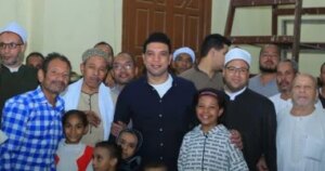 نائب محافظ سوهاج يصلي الجمعة بمسجد العارف بالله ويلتقي المواطنين بصور. نائب محافظ سوهاج يصلي الجمعة بمسجد العارف بالله ويلتقي المواطنين بصور.