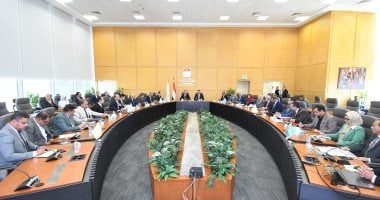 وزير الإسكان يناقش محاور جديدة مع رئيس جهاز مستقبل مصر وزير الإسكان يبحث مع رئيس جهاز مستقبل مصر للتنمية المستدامة عددًا من ملفات العمل