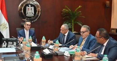 وزير الاستثمار يعلن عن خطة لتقليص زمن الإفراج الجمركي إلى وزير الاستثمار: نستهدف تقليص زمن الإفراج الجمركي إلى يومين