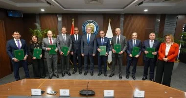 وزير البترول يوقع عقد تمويل مشروع الإيثانول الحيوي بقيمة 135 بقيمة 135 مليون دولار.. وزير البترول يشهد توقيع عقد تمويل مشروع الإيثانول الحيوي