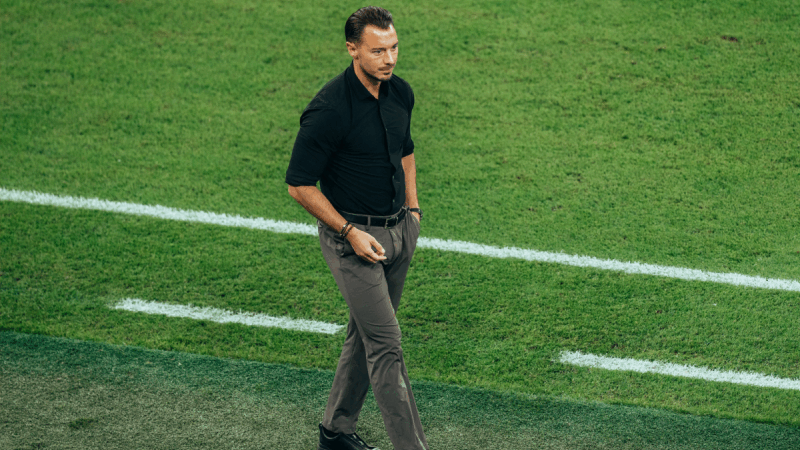 يايسله يتطلع إلى المباراة المئوية مع الأهلي ضد الرياض