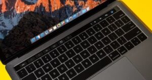 أرخص MacBook فى تاريخها.. خطوة نادرة من آبل نحو فئة الطلاب