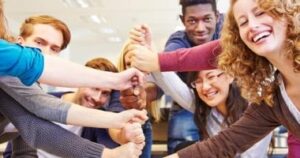 4 أبراج عمرها ما تقفل بابها فى وش حد.. برج العقرب أبرزهم