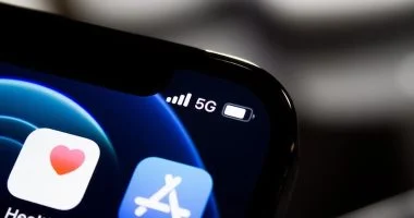 أبل تفرض قيود جديدة على استخدامات الذكاء الاصطناعى