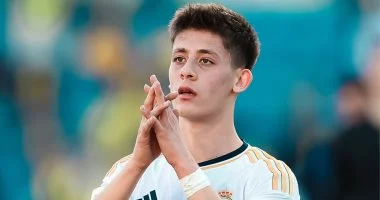 أردا جولر جاهز للمشاركة فى مباراة ليفربول ضد ريال مدريد بدوري الأبطال