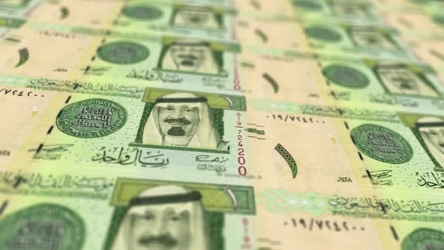 «لو رايح عمرة».. سعر الريال السعودي في البنوك اليوم الاثنين 17 نوفمبر 2025