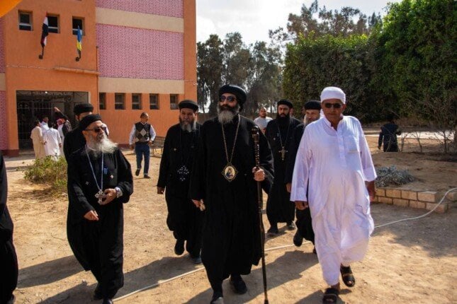 أسقف برج العرب والعامرية يُدلي بصوته في انتخابات مجلس النواب 2025