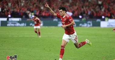 أشرف بن شرقي يزين التشكيل المثالى للمحترفين المغاربة حول العالم