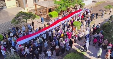 أطول علم يحفز الجماهير للمشاركة في اليوم الثاني للانتخابات