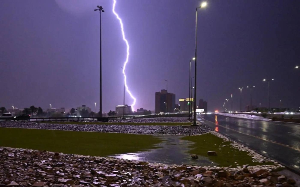 أمانة جدة تبدأ جهودًا عاجلة لمواجهة تأثيرات الأمطار وتقديم الدعم للمواطنين