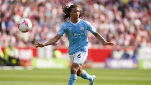 أندية أوروبية تتصارع على ضم اللاعب آكي من مانشستر سيتي