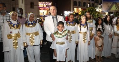 أهالي أسوان يحتفلون بافتتاح المتحف الجديد وجو سياحي رائع بأطفال يرتدون زي الفراعنة