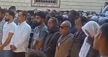 أهالي أسيوط يقيمون جنازة لأربعة ضحايا من حادث إسماعيل الليثي بفيديو مؤثر