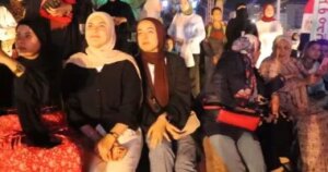 أهالي كفر الشيخ يحتفلون في الساحات خلال متابعة افتتاح المتحف الكبير بفيديو.