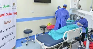 إجراء ثلاثة عشر عملية جراحية مجانية للعيون في سوهاج
