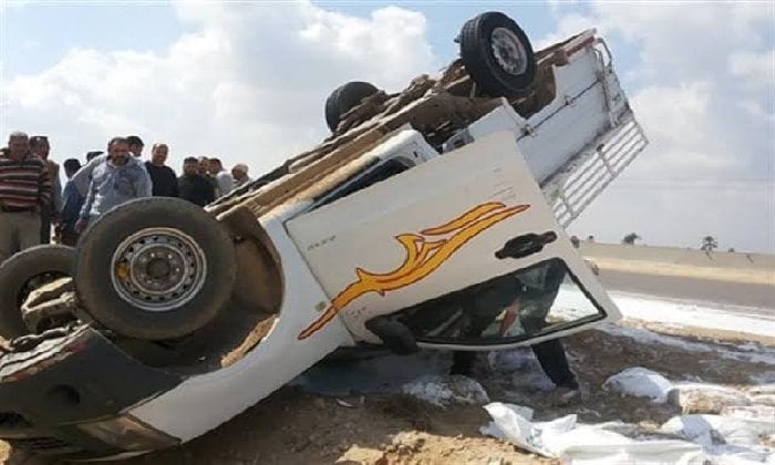 كانو راجعين من الشغل.. إصابة 20 عاملاً في حادث انقلاب مروع بصحراوي المنيا