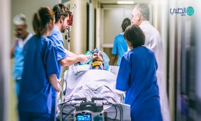 رصاصة غادرة تُصيب طبيبًا أثناء أداء واجبه في قنا