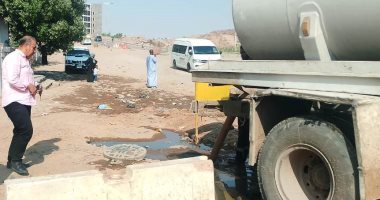 إصلاح طارئ لخط المياه المغذي لمحطة جبل تقوق بأسوان
