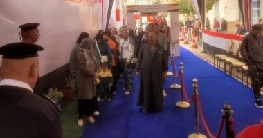 إقبال المواطنين على لجان فاقوس بالشرقية للمشاركة في انتخابات مجلس النواب