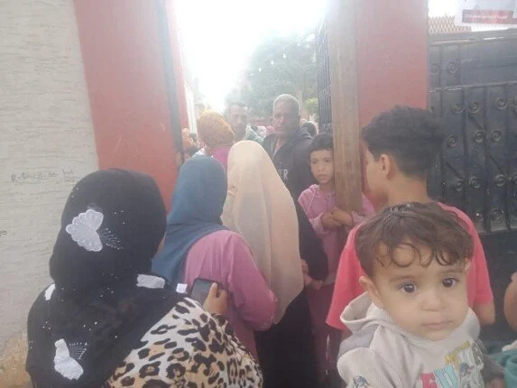 إقبال كثيف من السيدات وكبار السن على لجان شبين الكوم