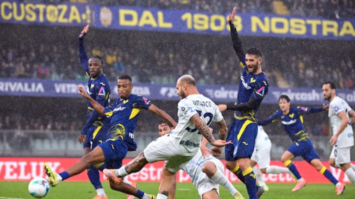 إنتر يحقق انتصاراً مثيراً على هيلاس فيرونا في الوقت القاتل بالدوري الإيطالي