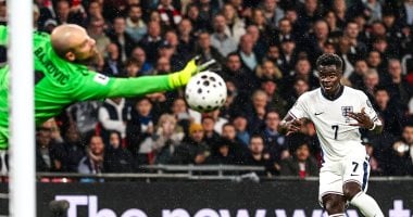 إنجلترا ضد صربيا.. ساكا يتقدم للأسود الثلاثة بالشوط الأول بتصفيات المونديال