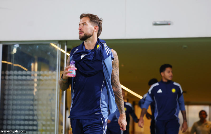 إنيغو مارتينيز يغيب عن تدريبات النصر بسبب إصابة عضلية مفاجئة